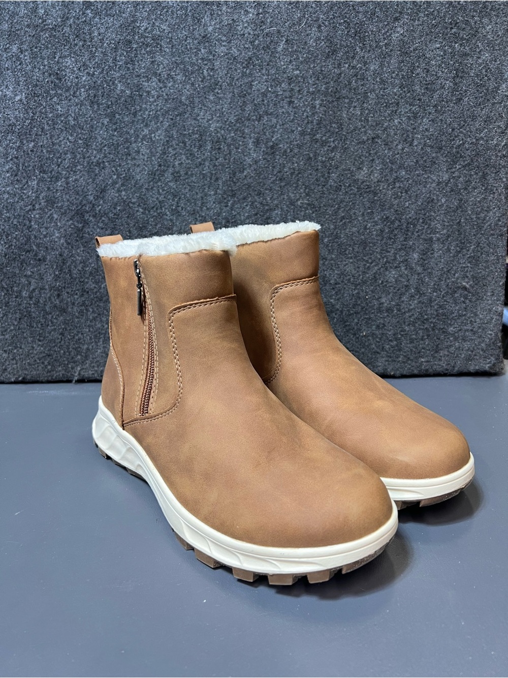 Khombu Women's Sienna Snow Boots Size 8